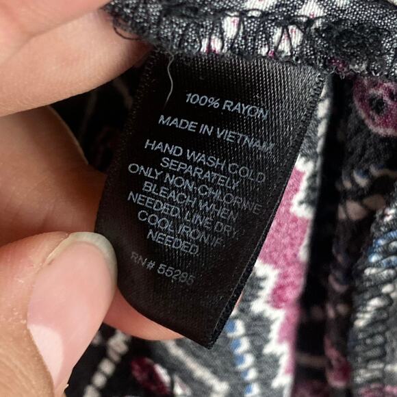 EXPRESS Black Keyhole Front Back Floral Geo Print Shift Dress Size XXS - Picture 7 of 7